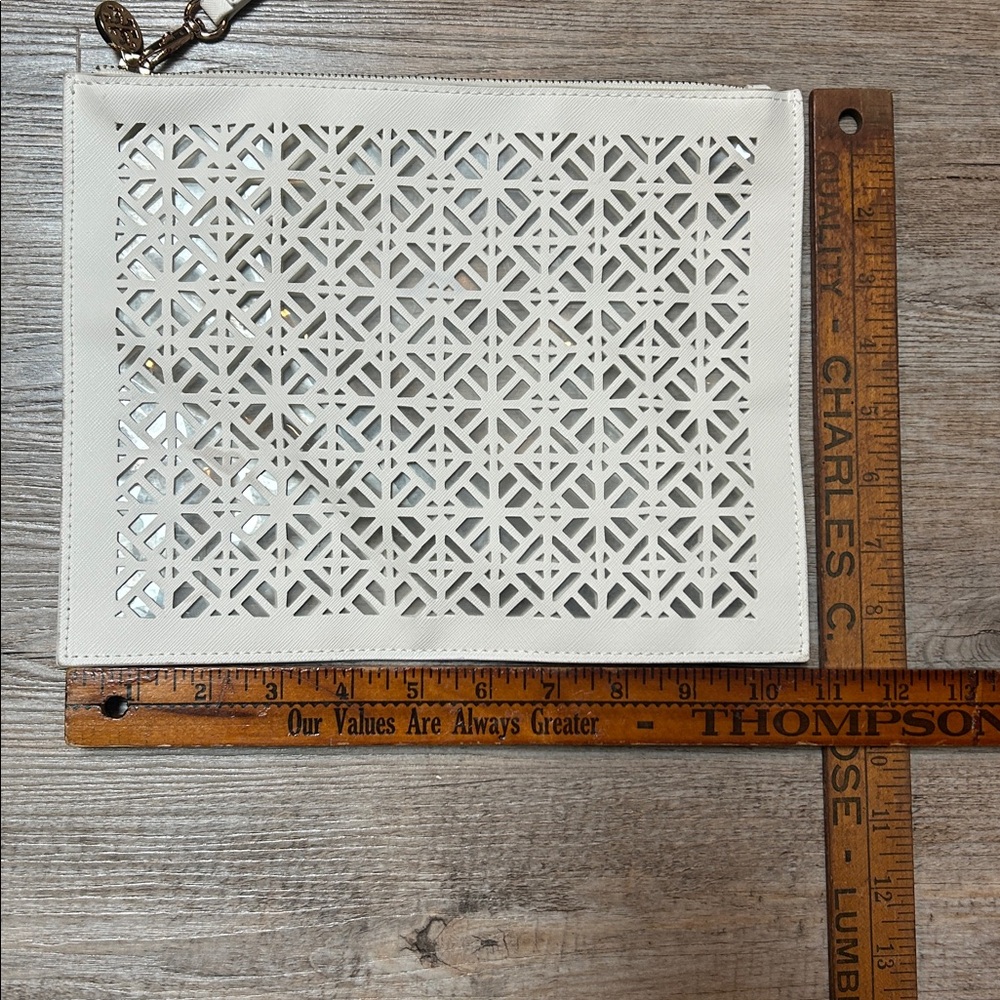 Tory Burch white laser cut CLUTCH POUCH wristlet - Picture 2 of 7